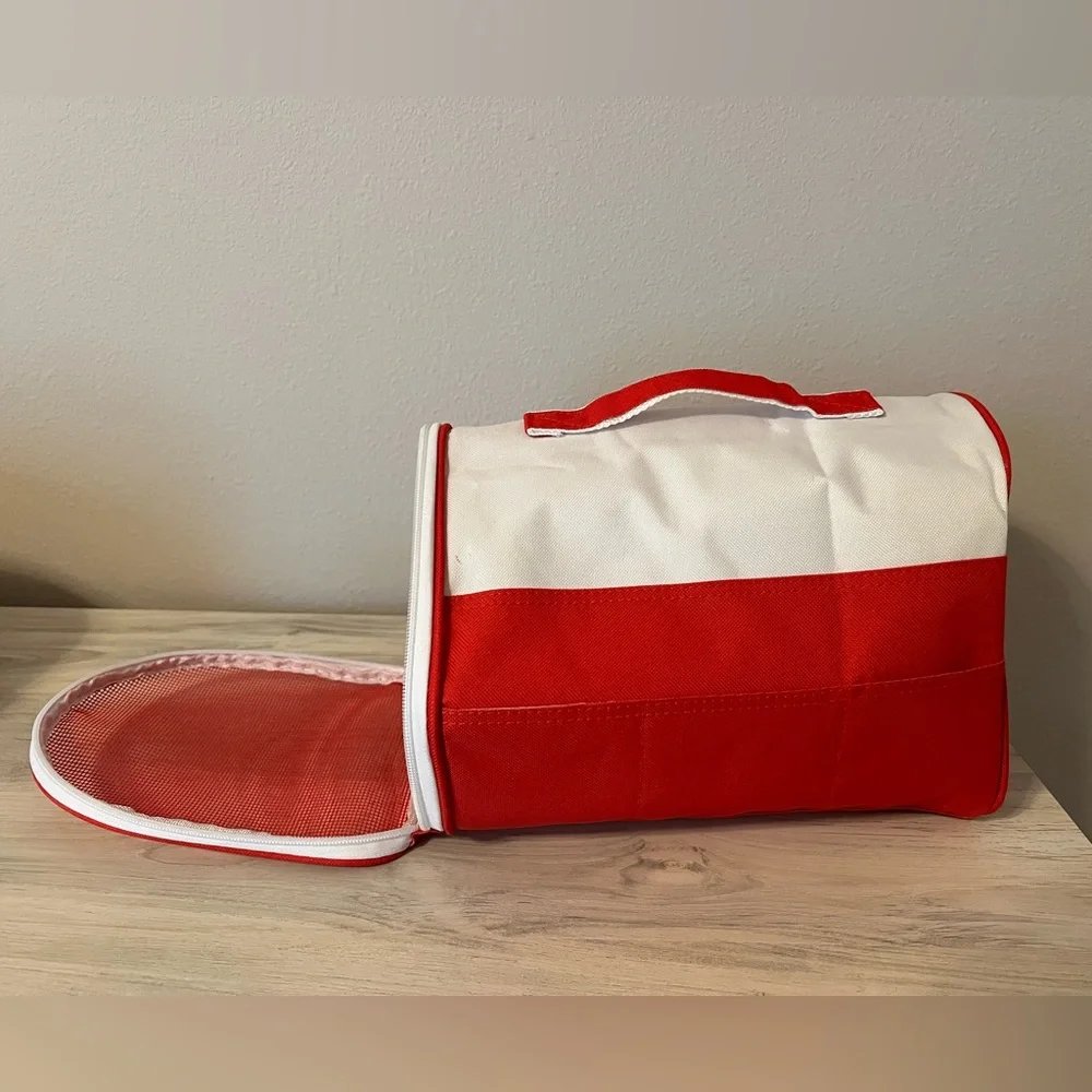 Carrier bag for a small animal.